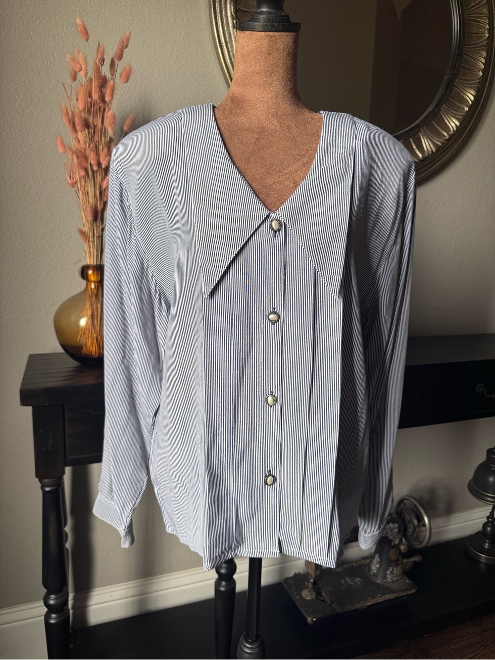 Vintage 80s Pintuck Pinstripe Dagger Collar Button-Front Blouse Medium Pearl